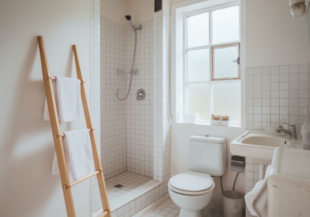 organizing small bathroom